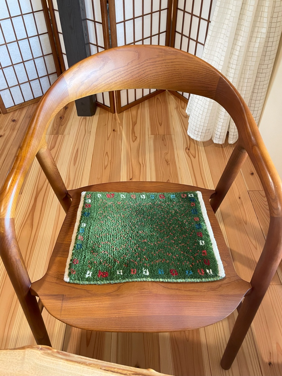ギャベ ギャッベ ミニギャッベ 椅子用 座布団 緑 無垢チェア 絨毯 リビング インテリア 雑貨 ゾランバリ トライバル ラグ バルーチ トルクメン 遊牧民 北欧 洋風 草木染め インテリア 住宅リフォーム 京都 亀屋寝装センター