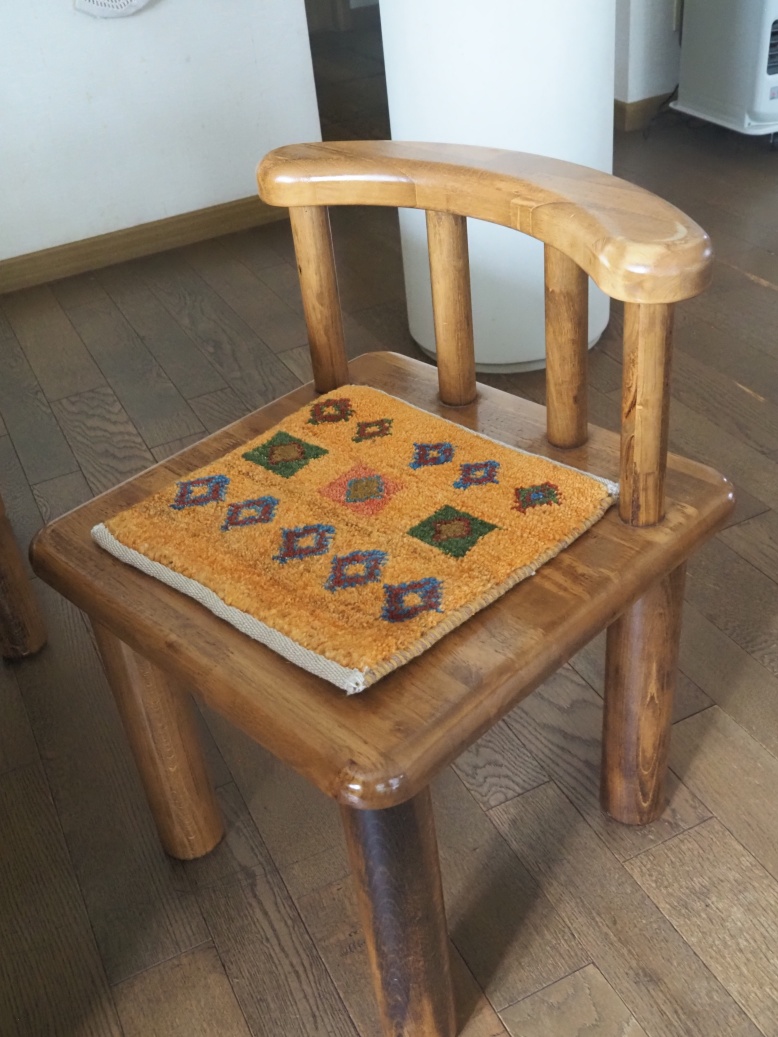 ギャベ ギャッベ ミニギャッベ ダイニングチェア 円形 ライオン 生命の樹 鹿 椅子用 座布団 絨毯 リビング インテリア 雑貨 ゾランバリ トライバル ラグ バルーチ トルクメン 遊牧民 北欧 洋風 草木染め インテリア 住宅リフォーム 京都 亀屋寝装センター