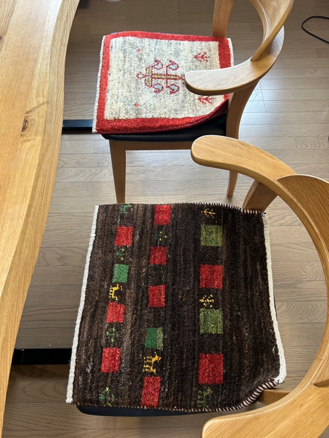 ギャベ ギャッベ ミニギャッベ ダイニングチェア 生命の樹 鹿 椅子用 座布団 絨毯 リビング インテリア 雑貨 ゾランバリ トライバル ラグ バルーチ トルクメン 遊牧民 北欧 洋風 草木染め インテリア 住宅リフォーム 京都 亀屋寝装センター