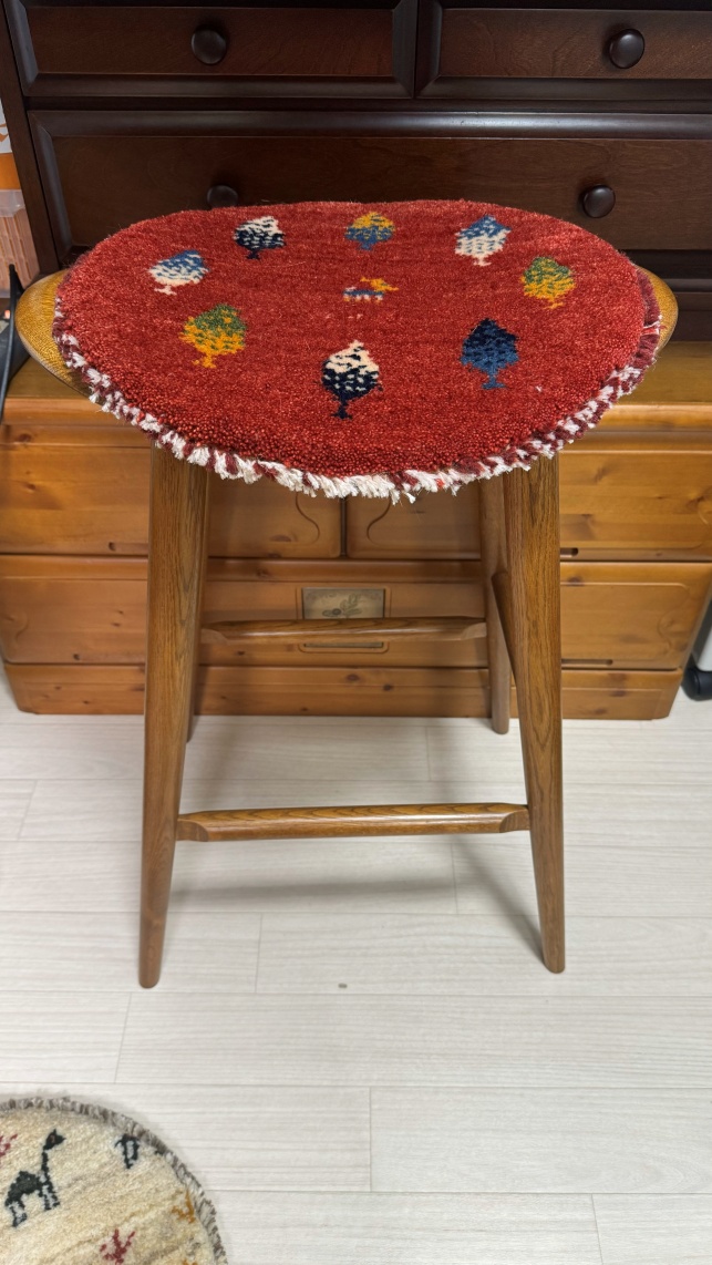 ギャベ ギャッベ ミニギャッベ 円形 車 シート 生命の樹 青 椅子用 座布団 絨毯 リビング インテリア 雑貨 ゾランバリ トライバル ラグ バルーチ トルクメン 遊牧民 北欧 洋風 草木染め インテリア 住宅リフォーム 京都 亀屋寝装センター