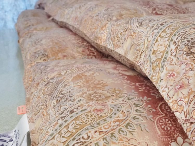 30年以上使っているYAMAJINのシルク生地の羽毛布団(ダブルサイズ)をリフォーム