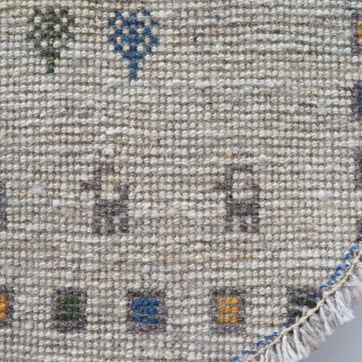 ギャッベ ギャベ 生命の樹 鹿 白 原毛 イラン シラーズ カシュガイ 草木染め 手紡ぎ 手織り 絨毯 ラグ 敷物 ミニギャッベ 座布団 チェア ソファ インテリア雑貨 ギャッベ京都 ダイニングチェア クッション 北欧 京都 亀屋寝装センター