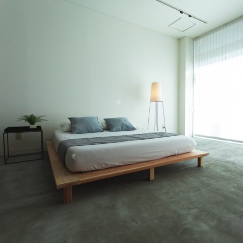 Yunagi Solid Sugi Minimalist Bed | ベッドフレーム (ヘッド無)