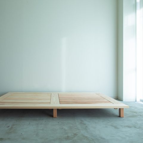 Yunagi Solid Sugi Minimalist Bed | ベッドフレーム (ヘッド無)